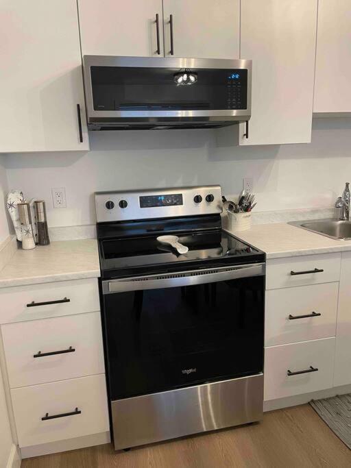 ויקטוריה Adorable 1 Bedroom Suite- A Skip To Galloping Goose מראה חיצוני תמונה