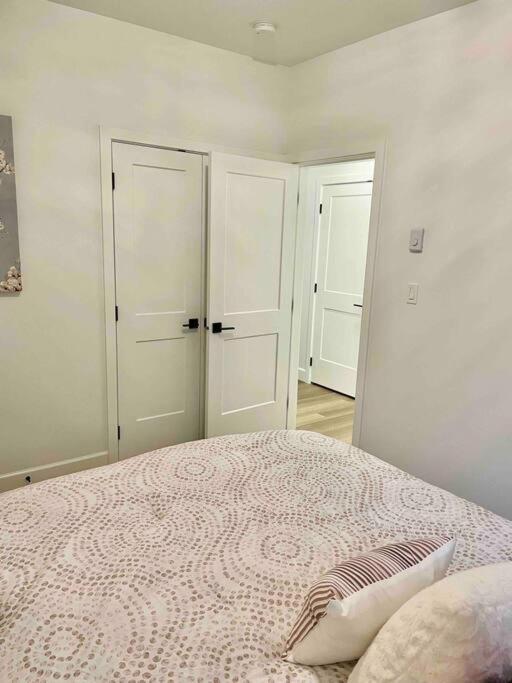 ויקטוריה Adorable 1 Bedroom Suite- A Skip To Galloping Goose מראה חיצוני תמונה
