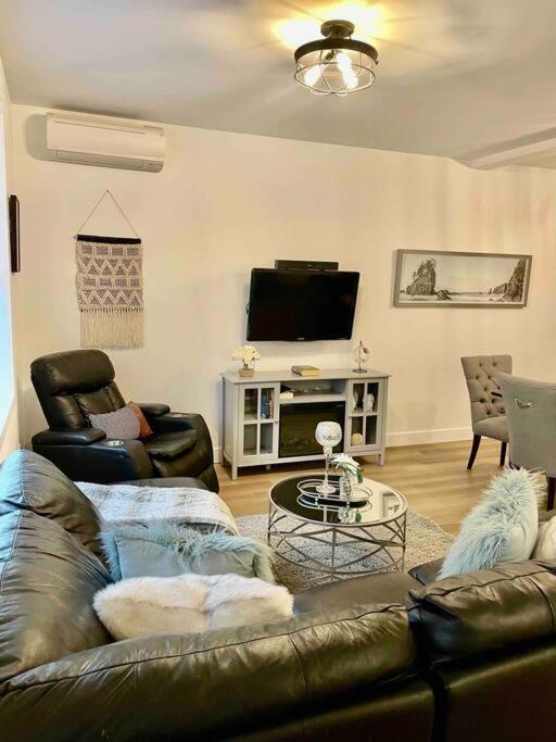 ויקטוריה Adorable 1 Bedroom Suite- A Skip To Galloping Goose מראה חיצוני תמונה