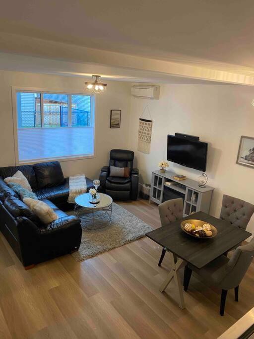 ויקטוריה Adorable 1 Bedroom Suite- A Skip To Galloping Goose מראה חיצוני תמונה