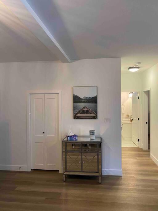 ויקטוריה Adorable 1 Bedroom Suite- A Skip To Galloping Goose מראה חיצוני תמונה