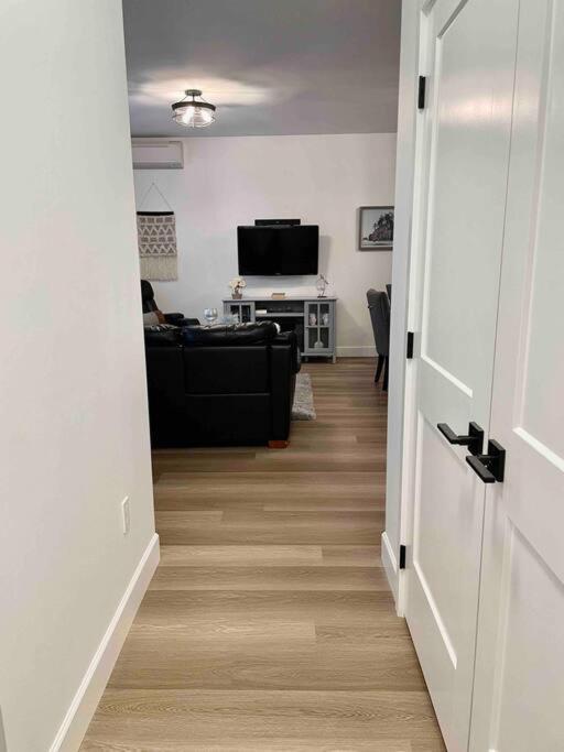 ויקטוריה Adorable 1 Bedroom Suite- A Skip To Galloping Goose מראה חיצוני תמונה