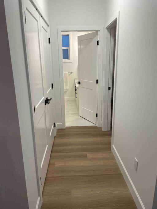 ויקטוריה Adorable 1 Bedroom Suite- A Skip To Galloping Goose מראה חיצוני תמונה