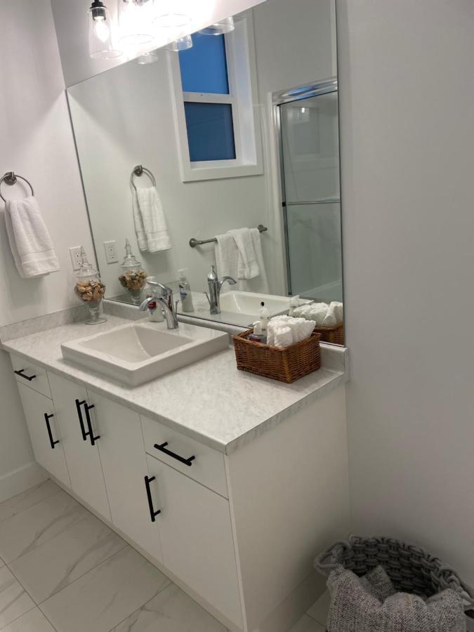 ויקטוריה Adorable 1 Bedroom Suite- A Skip To Galloping Goose מראה חיצוני תמונה