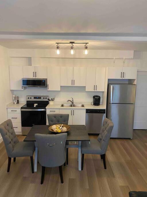 ויקטוריה Adorable 1 Bedroom Suite- A Skip To Galloping Goose מראה חיצוני תמונה
